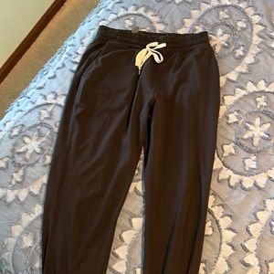 Vuori performance joggers. Size XS. Like new
